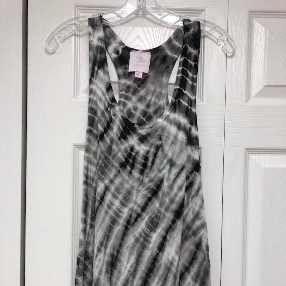 Romeo & Juliet Couture  Gray Tie Dye Tank Top